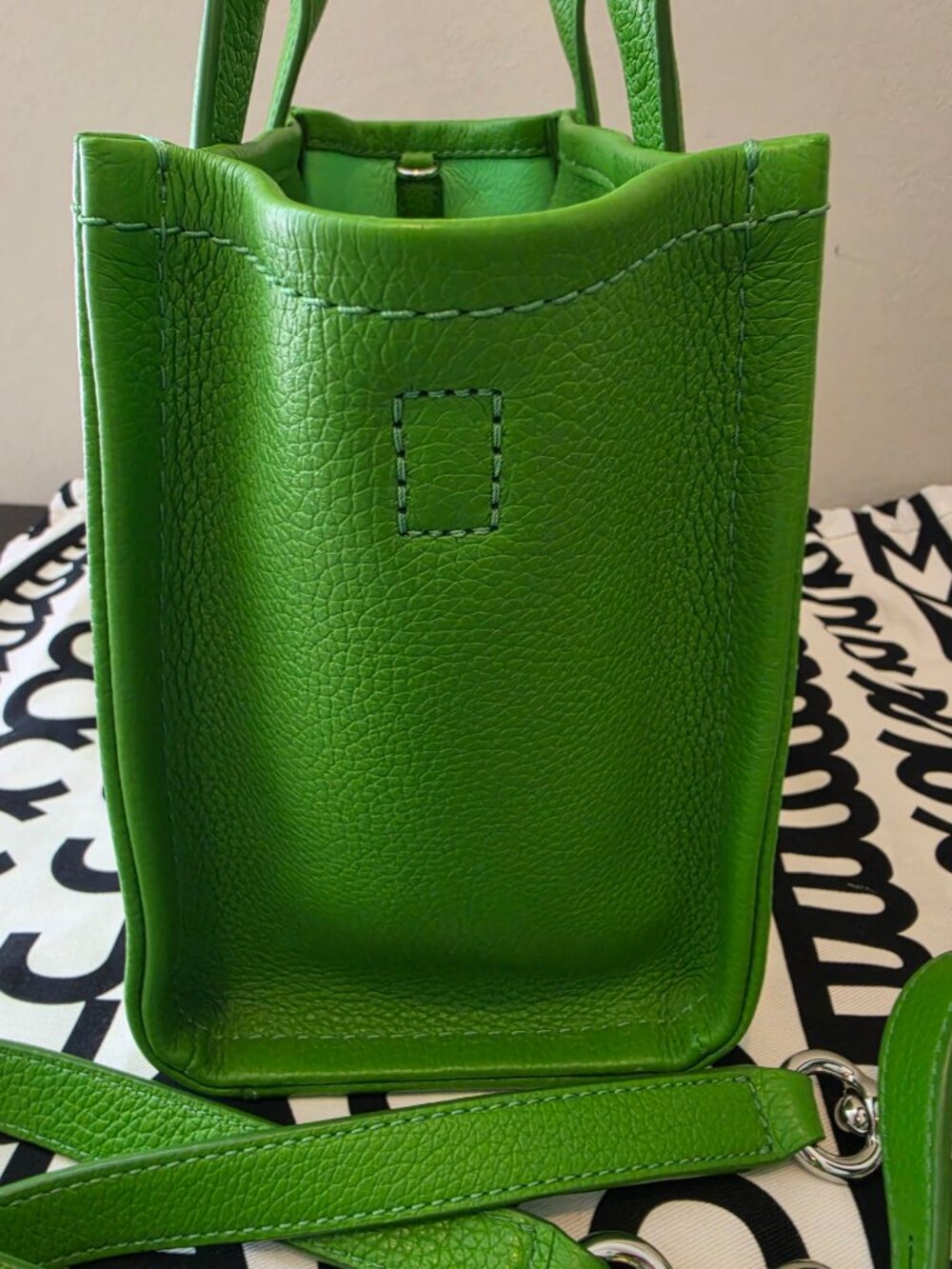 Marc Jacobs Small Leather Green Tote Crossbody w/ Matching Wallet & Tote Charm - Picture 9 of 17
